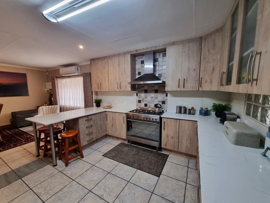 4 Bedroom Property for Sale in Safari Gardens North West